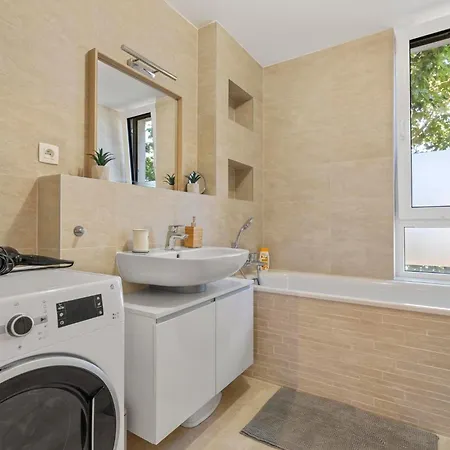 Ah Familly Free Parking Apartment